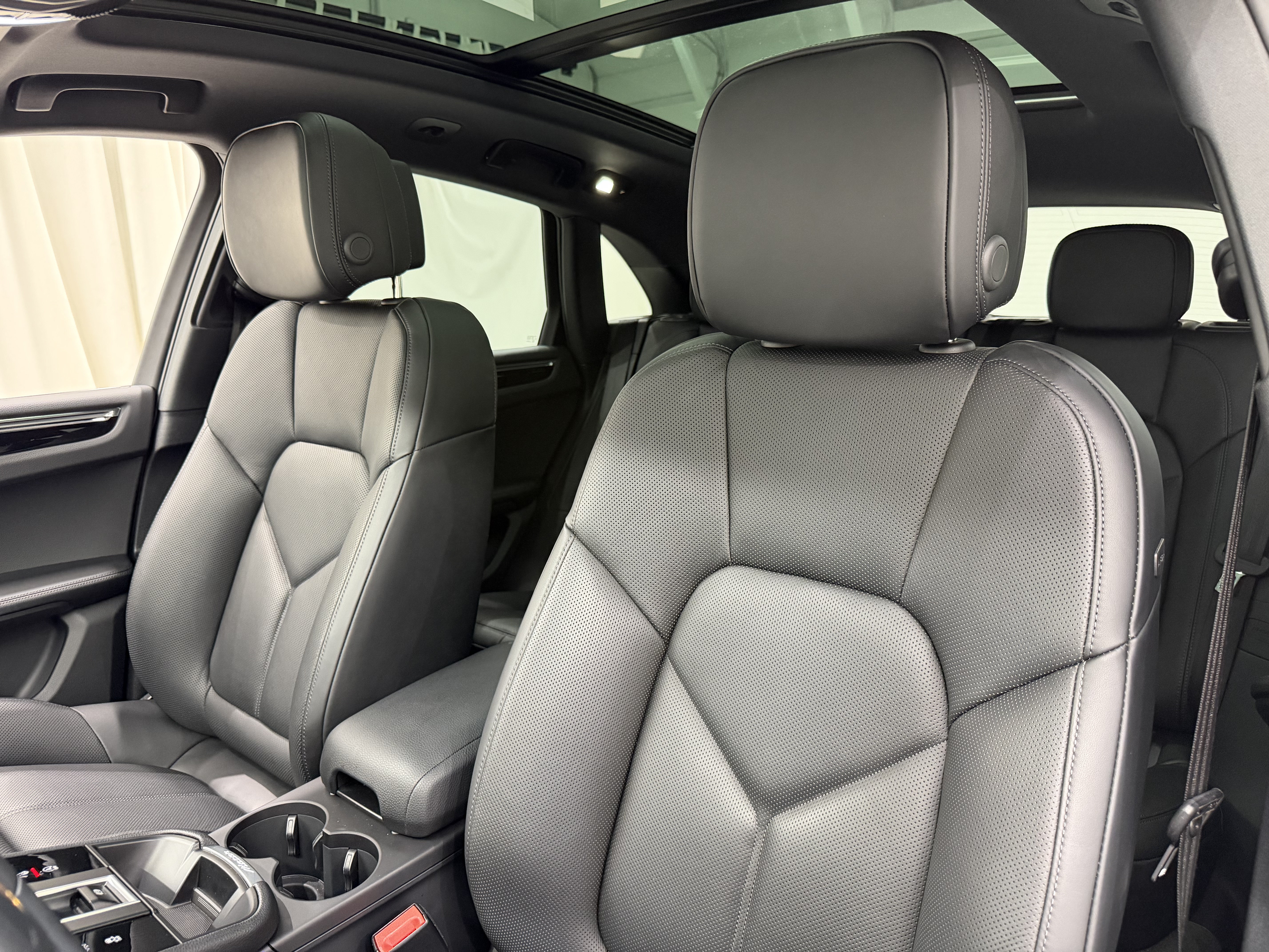 Certified 2026 Porsche Macan S AWD/4WD image 34