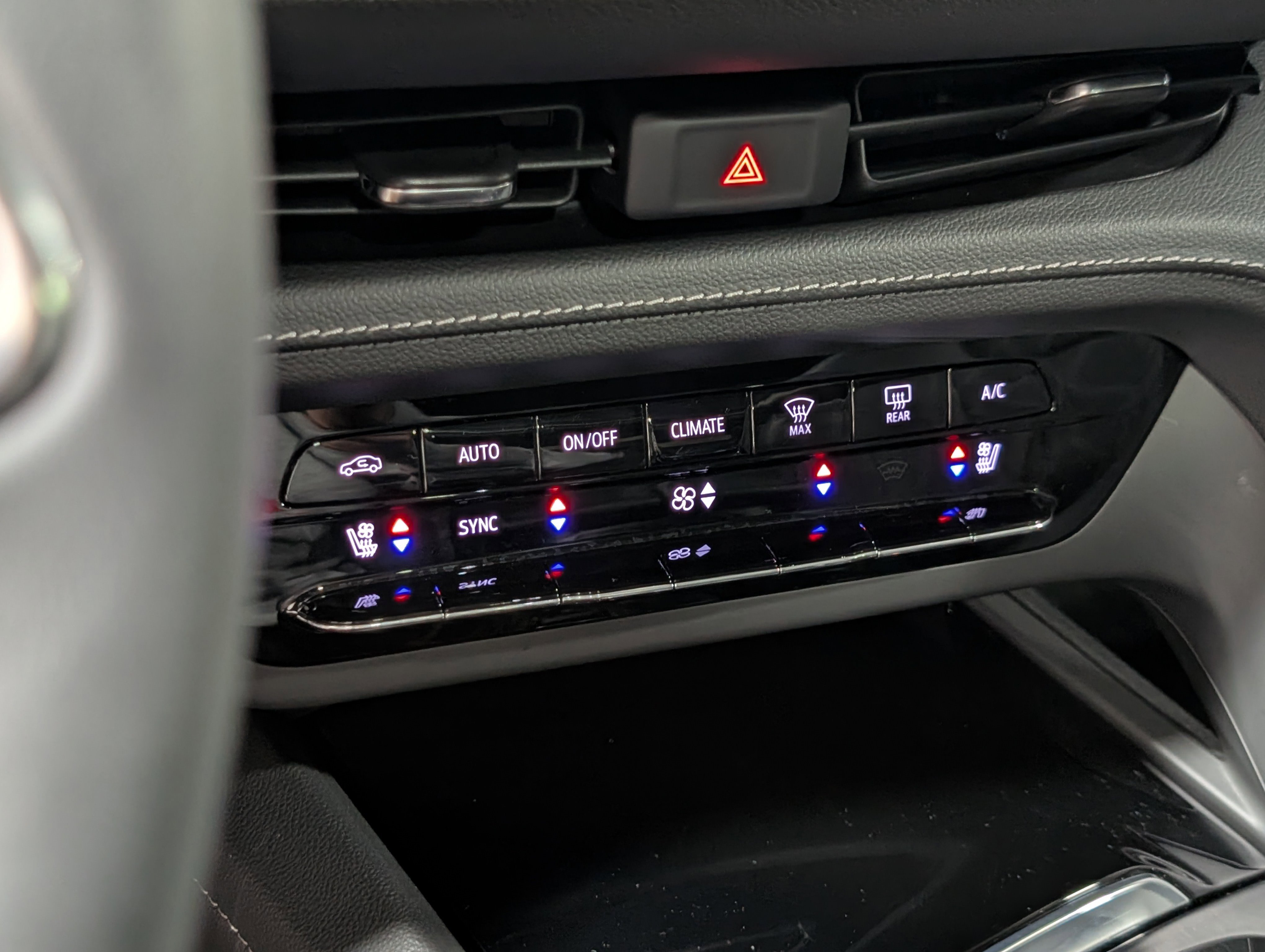 Used 2023 Buick Envision Avenir image 19