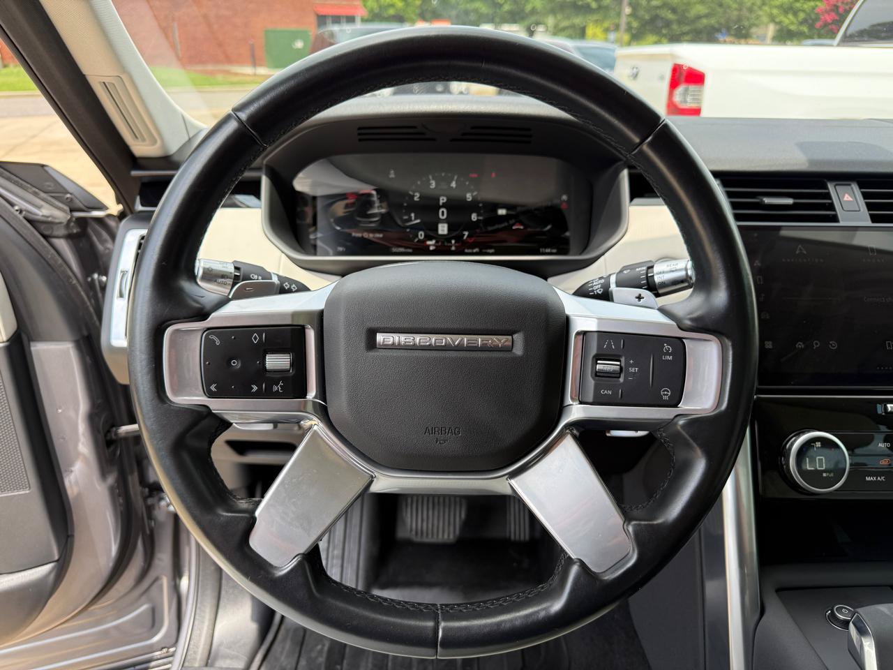 Used 2022 Land Rover Discovery S AWD/4WD image 19
