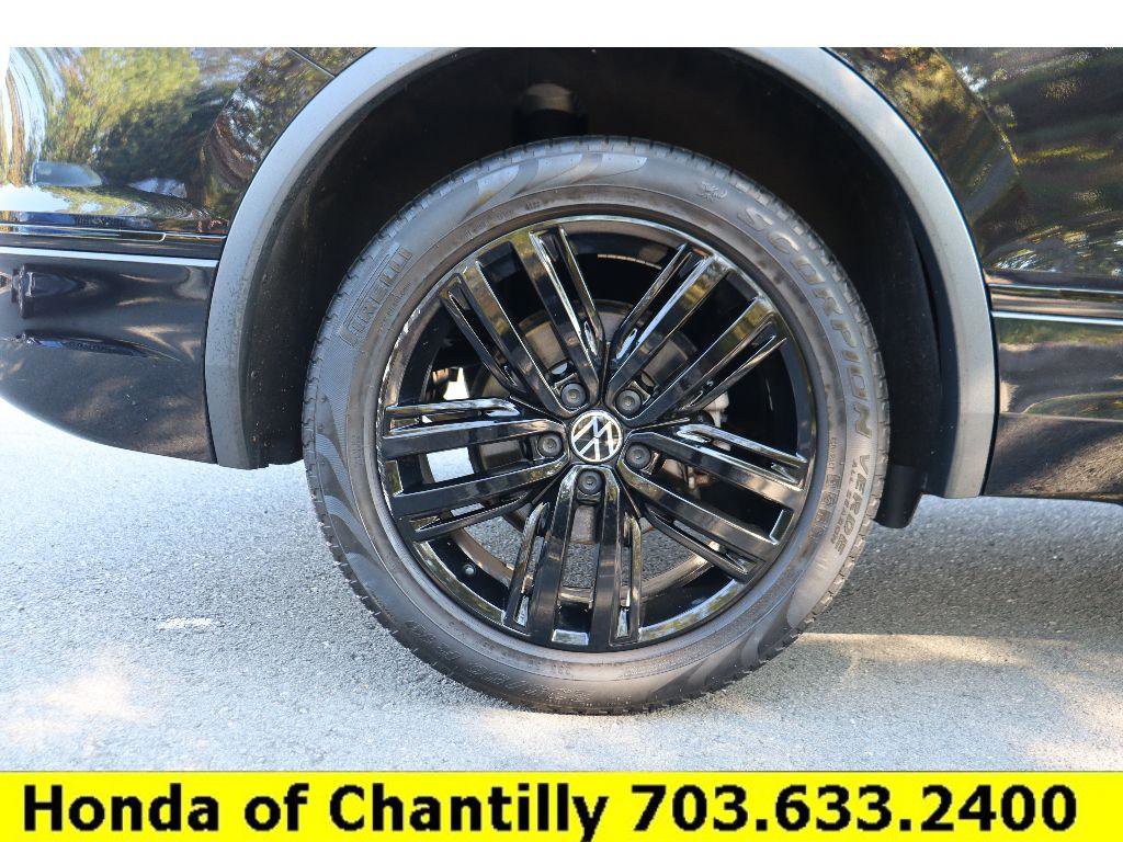 Used 2022 Volkswagen Tiguan SE R-Line image 32