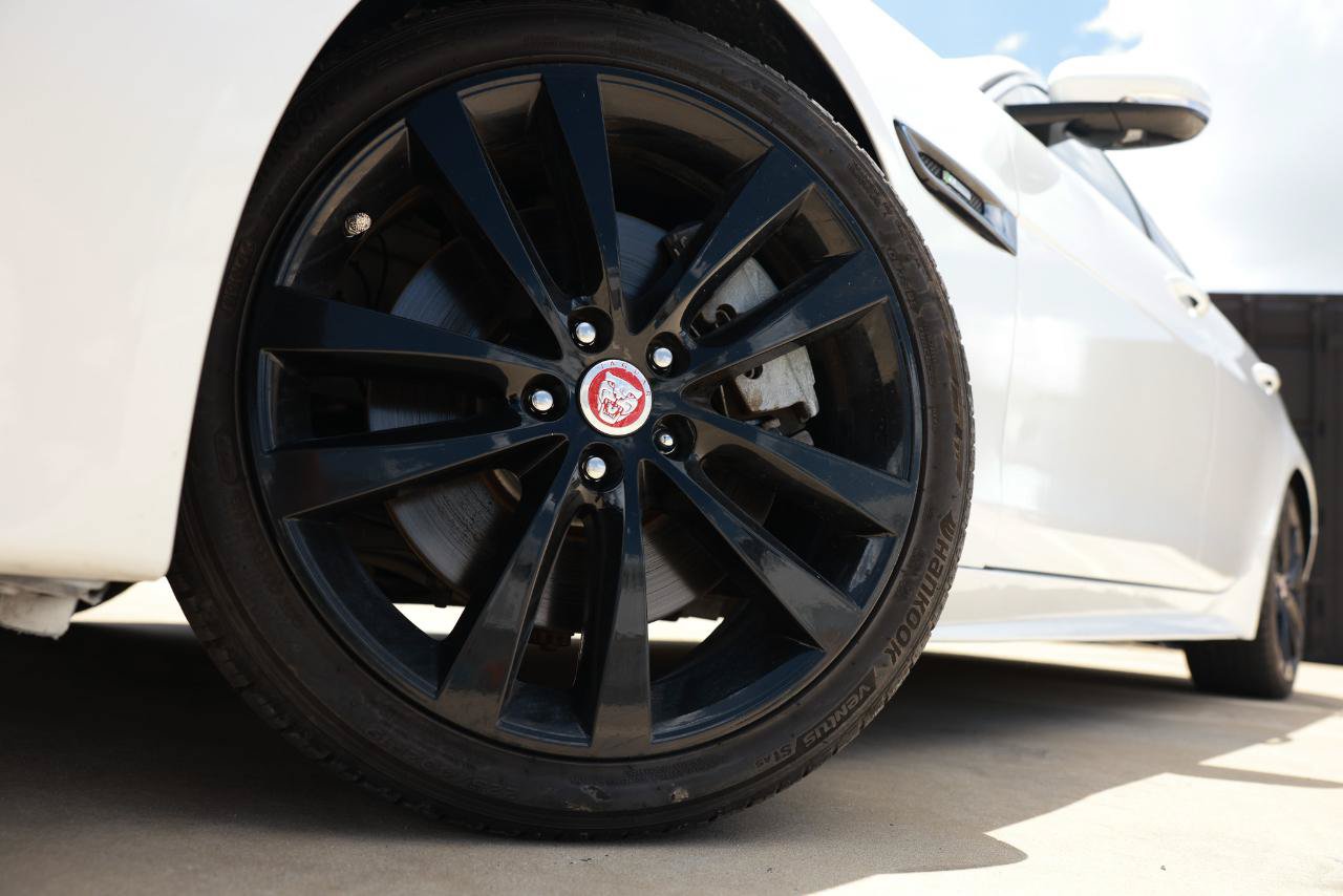 Used 2017 Jaguar XE R-Sport RWD image 31