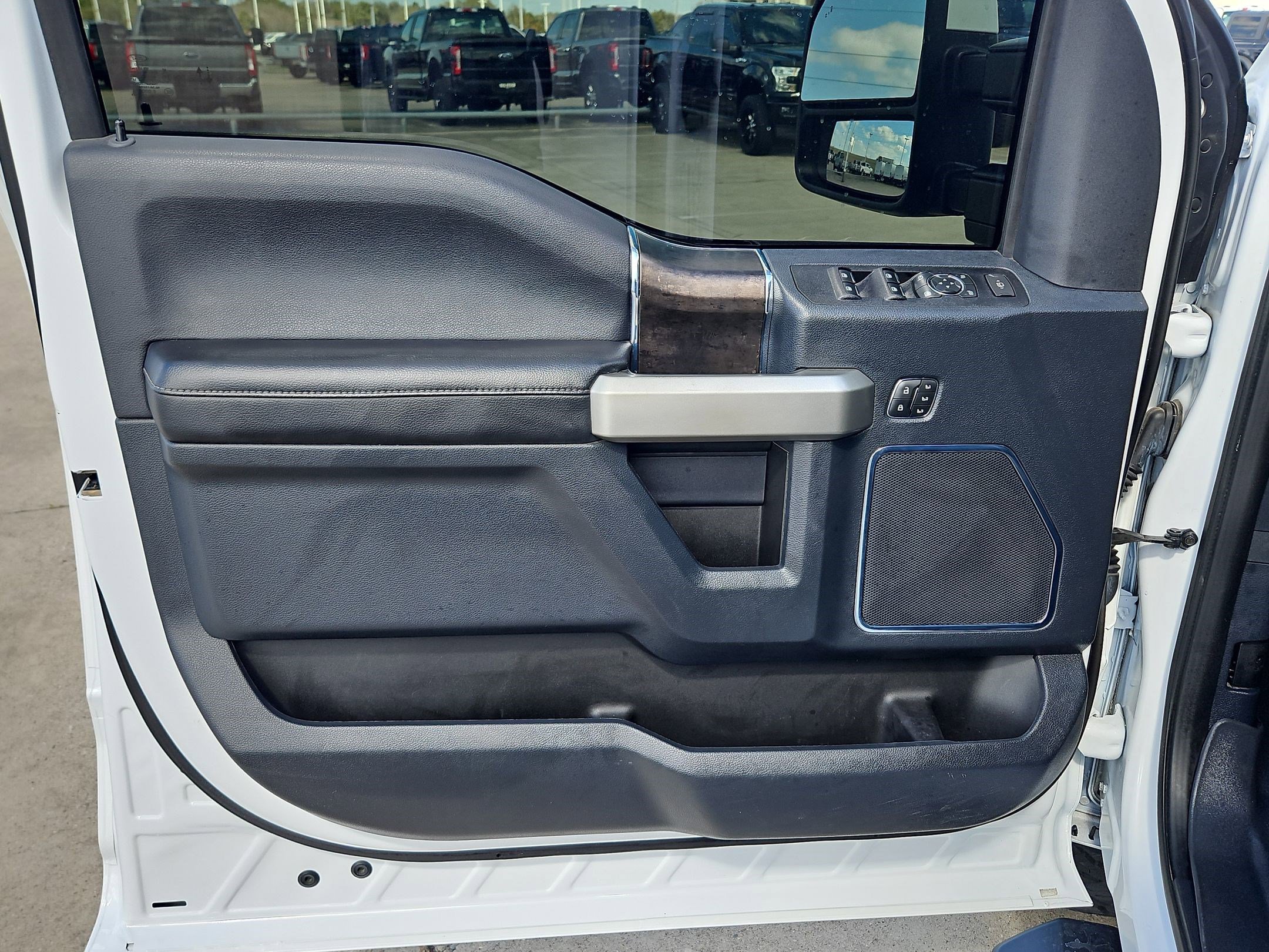 Used 2022 Ford F250 Lariat w/ Lariat Ultimate Package image 12