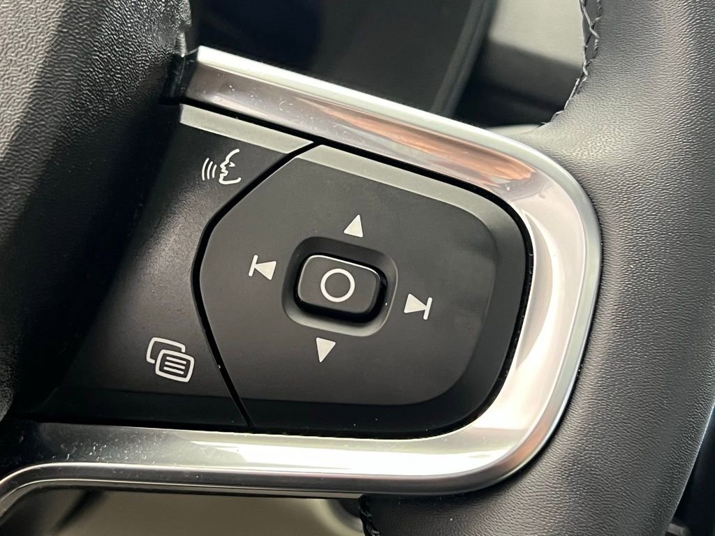 Used 2025 Volvo XC40 B5 Ultra w/ Protection Package Premier image 18