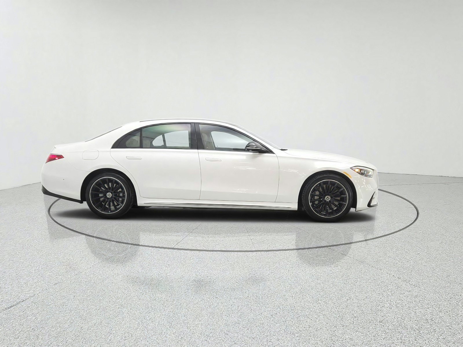 Used 2023 Mercedes-Benz S 500 4MATIC image 4