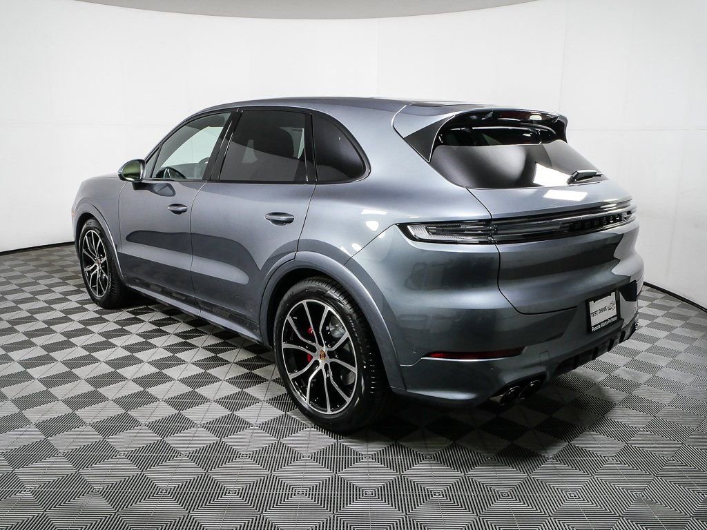 New 2026 Porsche Cayenne S image 3