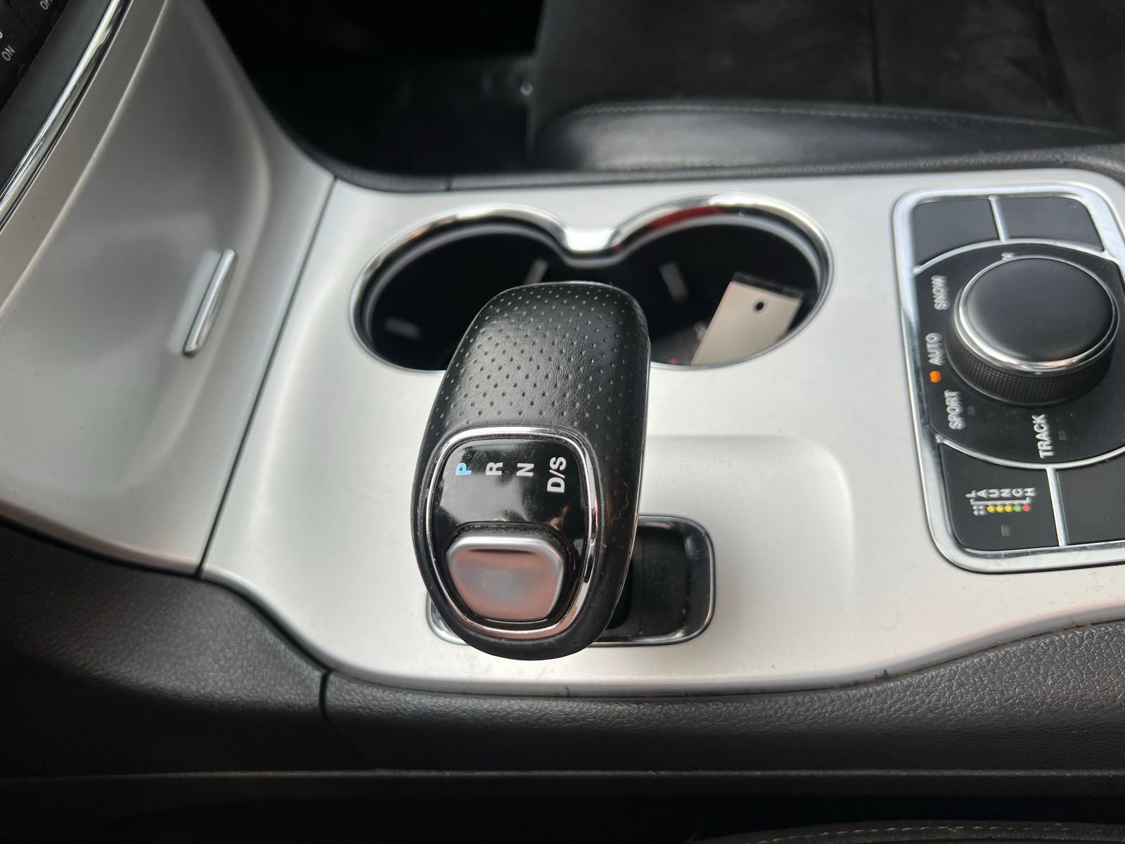 Used 2015 Jeep Grand Cherokee SRT w/ Luxury Group II image 41