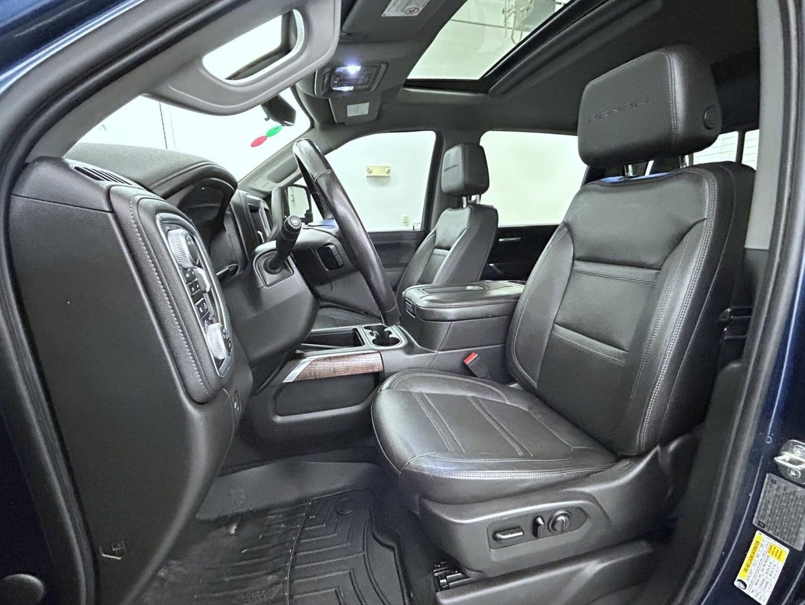 Used 2020 GMC Sierra 2500 Denali w/ Denali Ultimate Package image 10