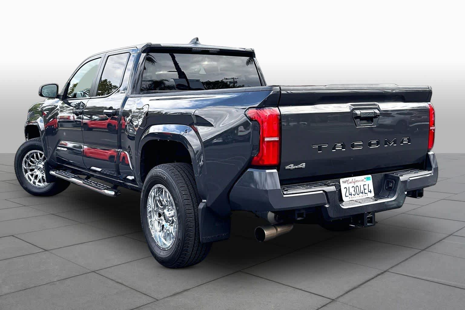 Used 2025 Toyota Tacoma SR5 AWD/4WD image 11