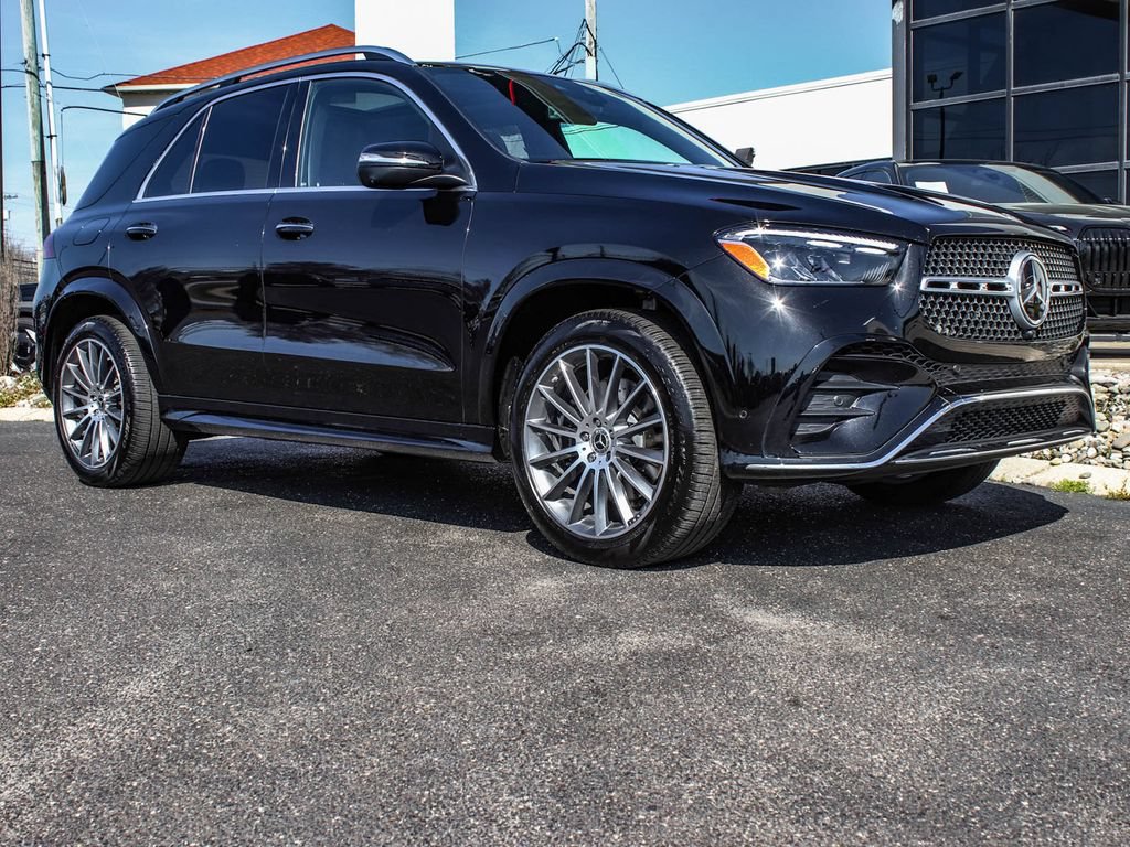 Used 2025 Mercedes-Benz GLE 450e 4MATIC w/ AMG Line Interior image 3