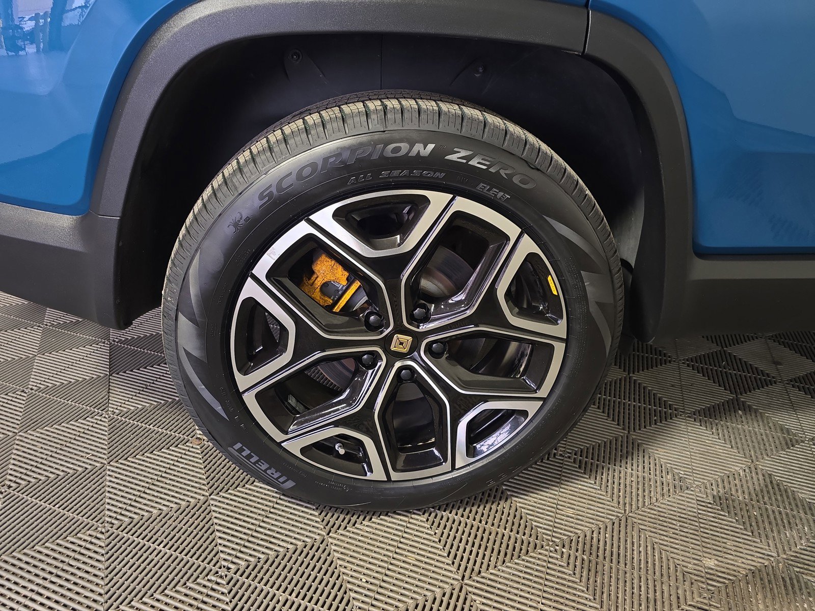 Used 2022 Rivian R1S Launch Edition AWD/4WD image 12