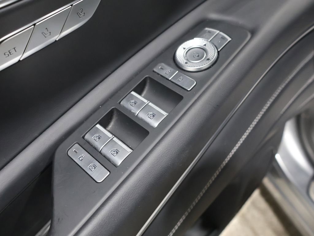 Used 2025 Genesis GV80 2.5T Standard image 13