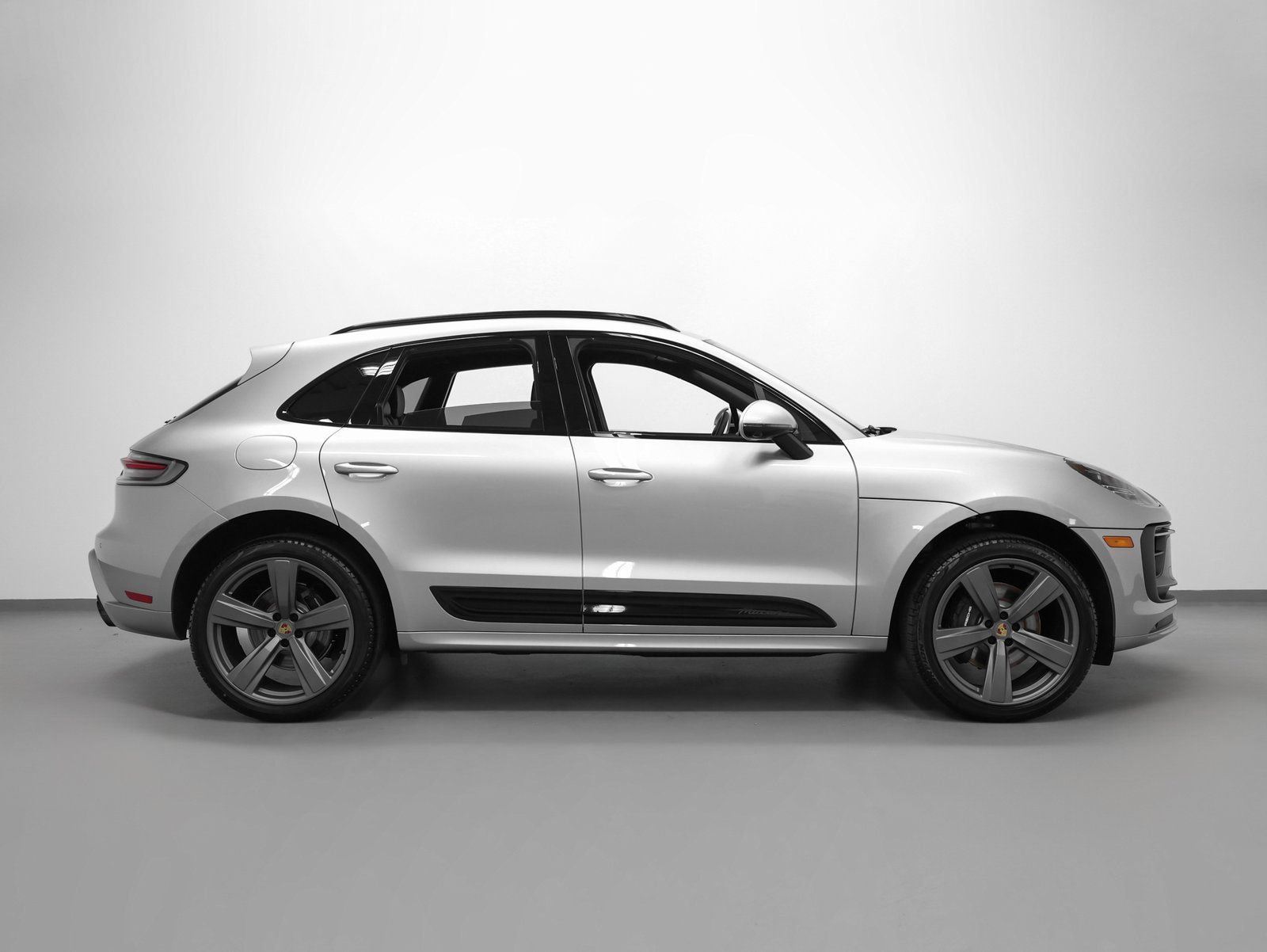 Certified 2026 Porsche Macan Turbo AWD/4WD image 13