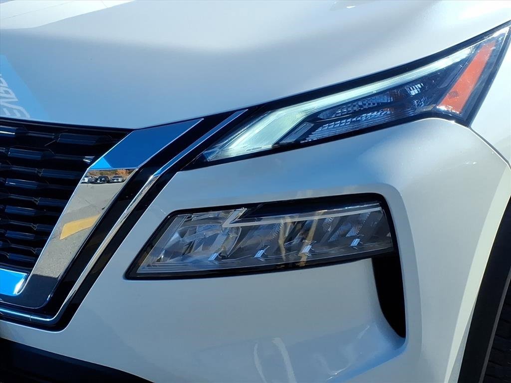 Used 2023 Nissan Rogue SV image 7