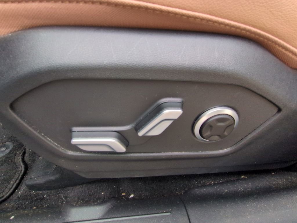 Used 2025 Hyundai Santa Fe Limited FWD image 11