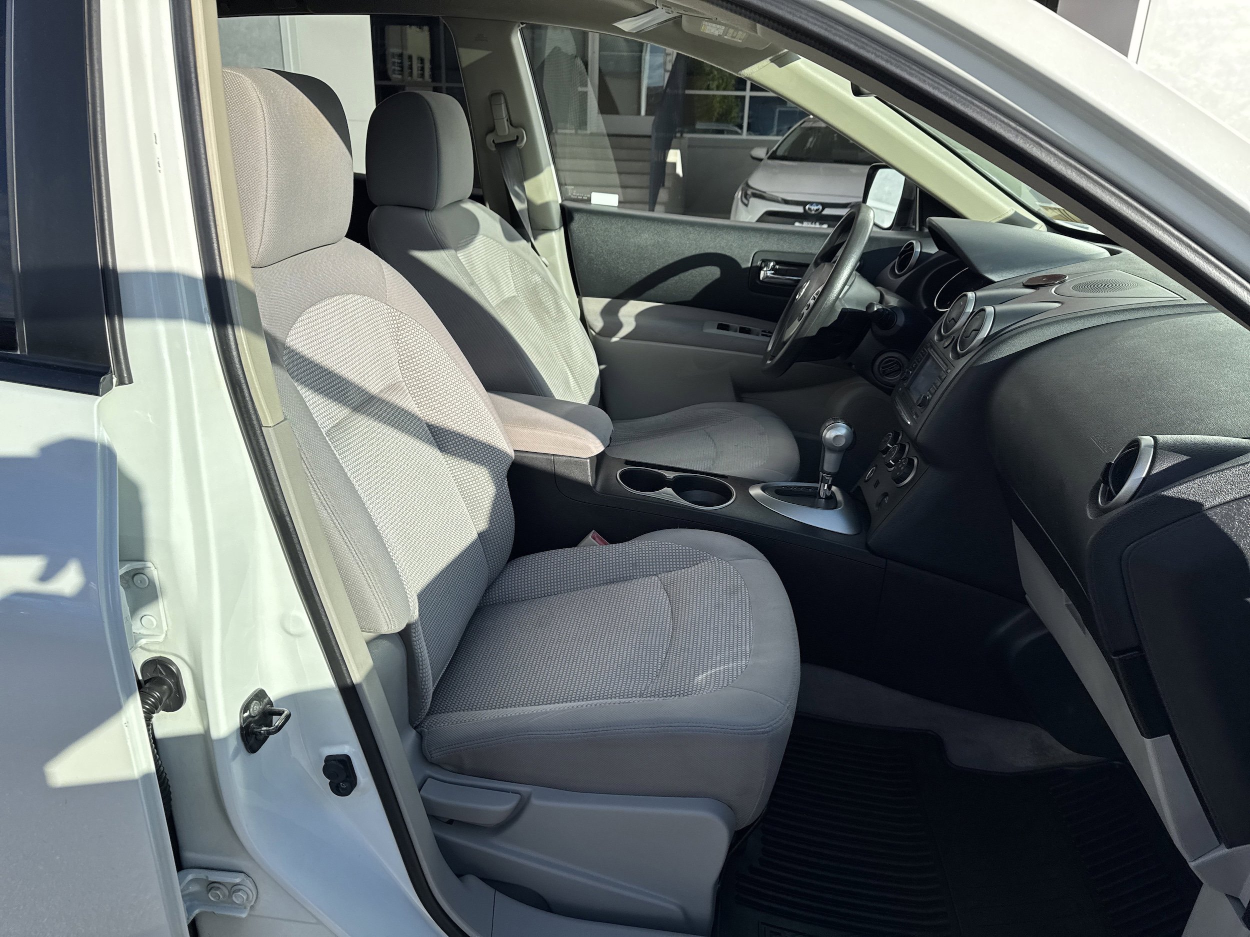 Used 2011 Nissan Rogue SV w/ Premium Pkg AWD/4WD image 4