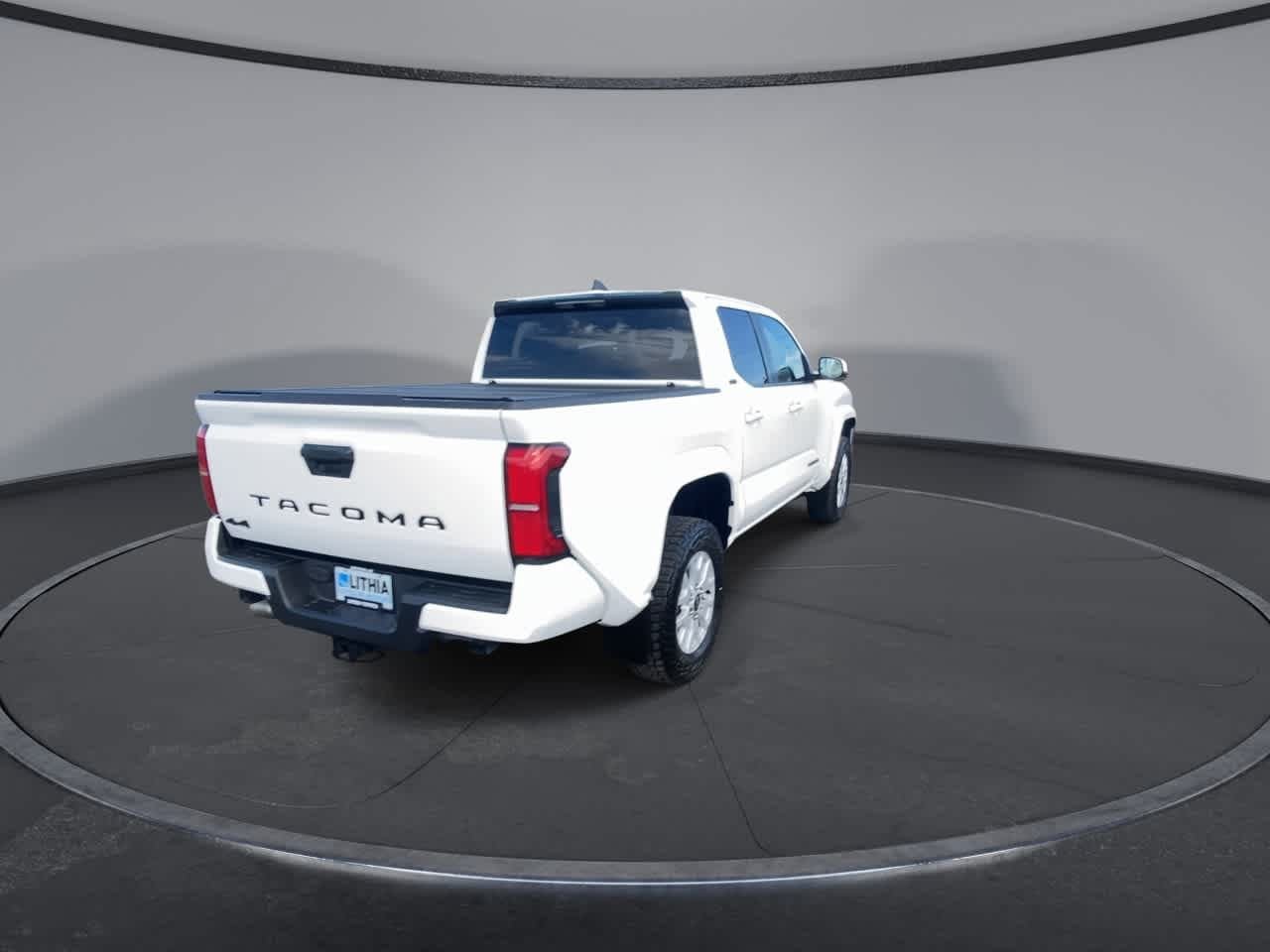 Certified 2024 Toyota Tacoma SR5 AWD/4WD image 8