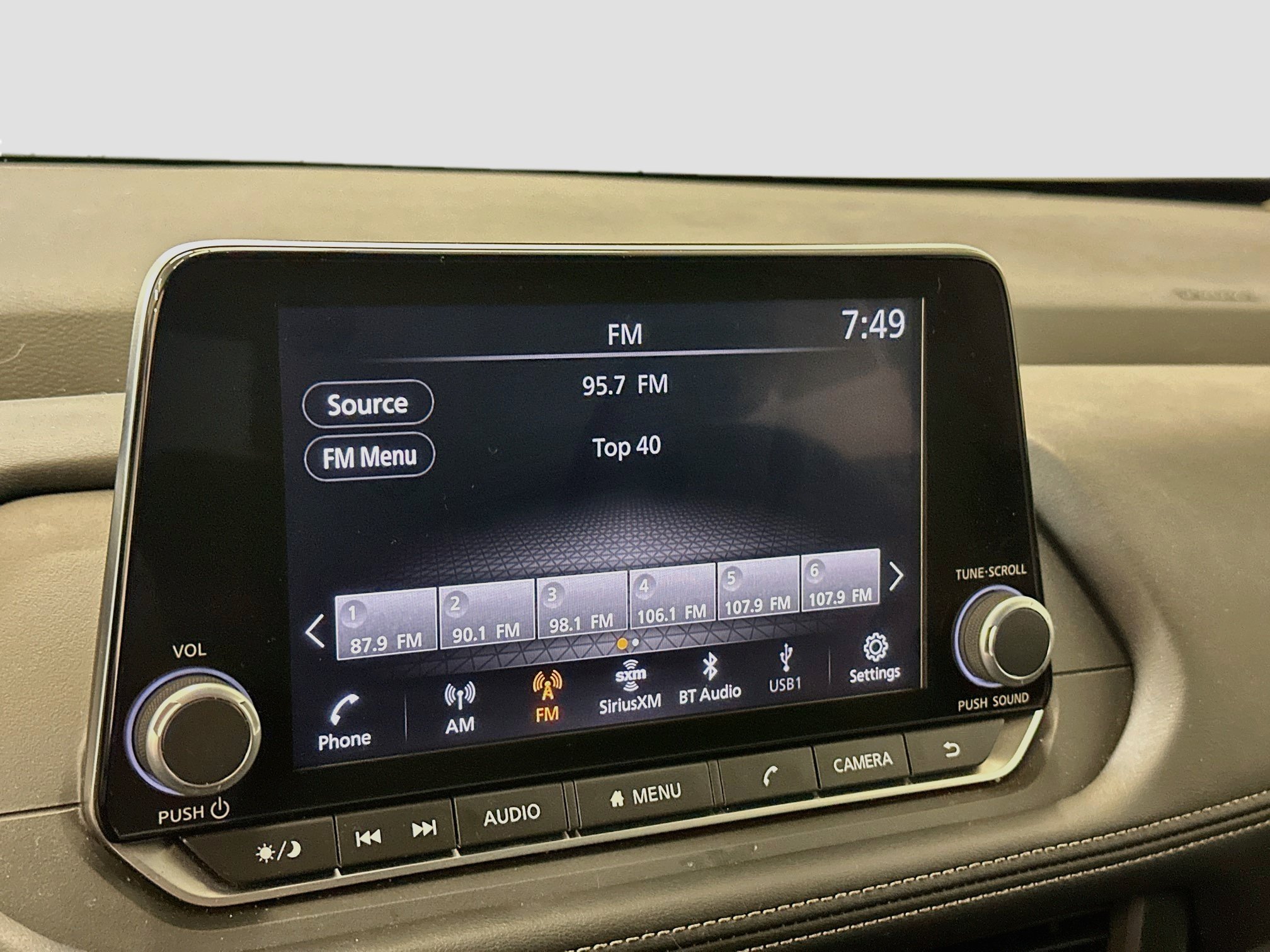 Used 2024 Nissan Rogue S AWD/4WD image 21
