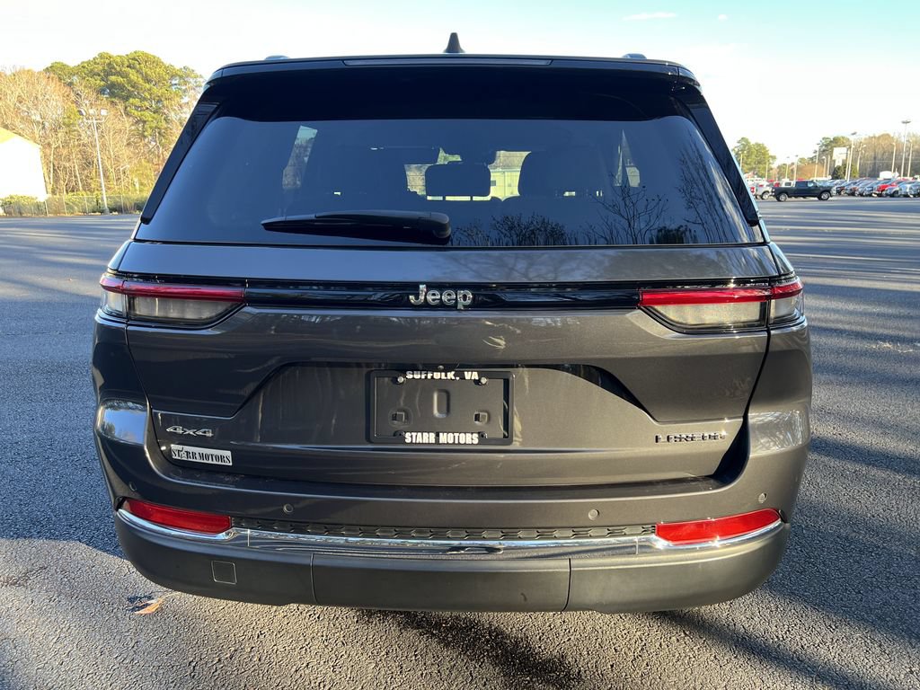 Used 2023 Jeep Grand Cherokee Laredo AWD/4WD image 4