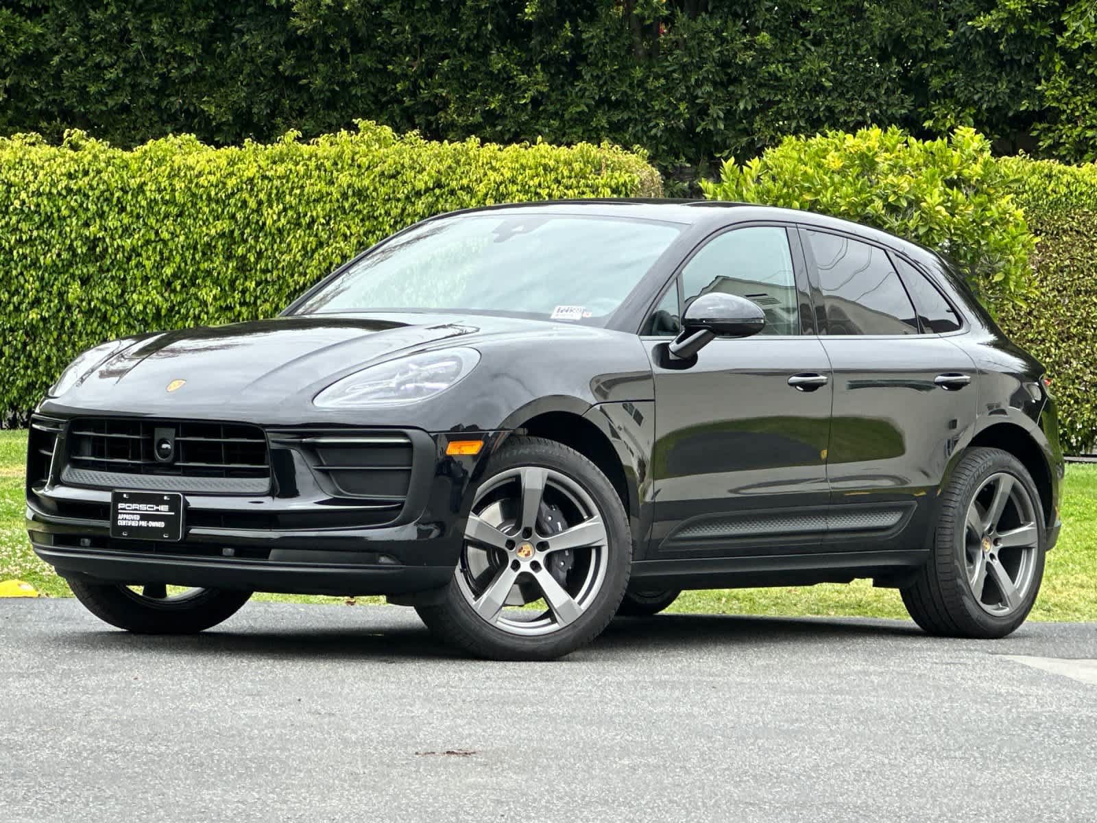 Certified 2026 Porsche Macan AWD/4WD image 1