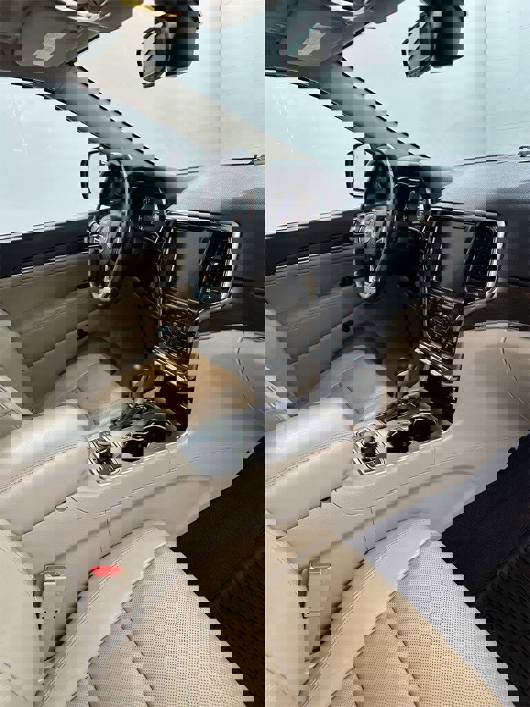 Used 2017 Jeep Grand Cherokee Limited w/ Luxury Group II image 43