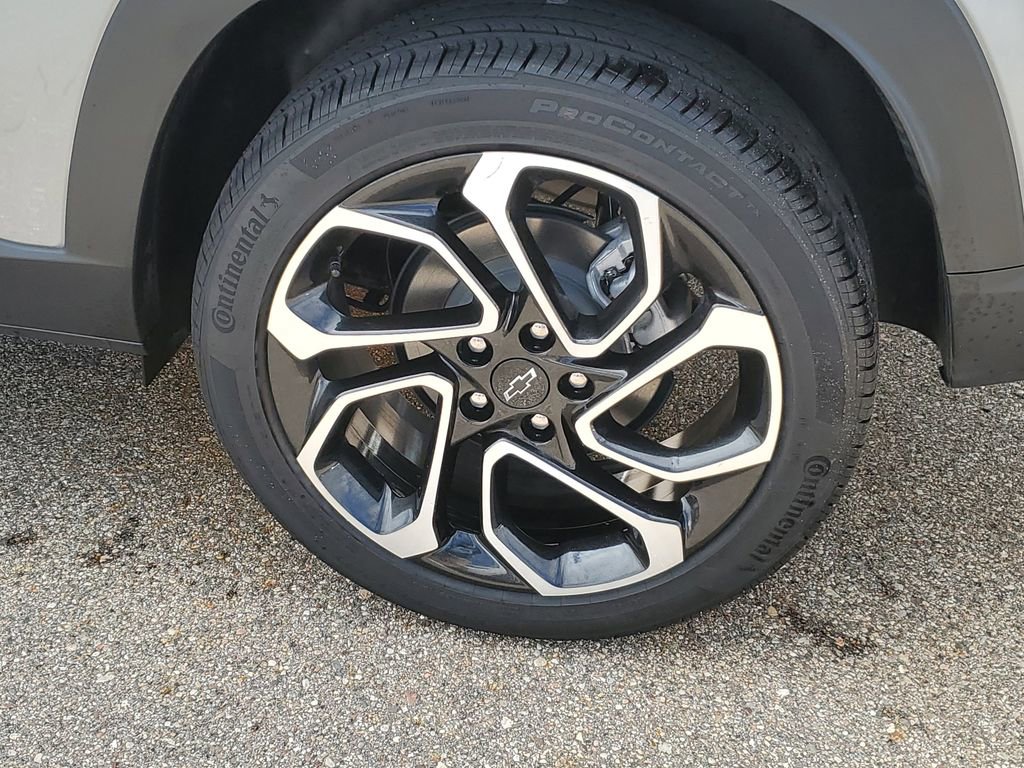 Used 2024 Chevrolet Trax RS w/ Sunroof Package image 37