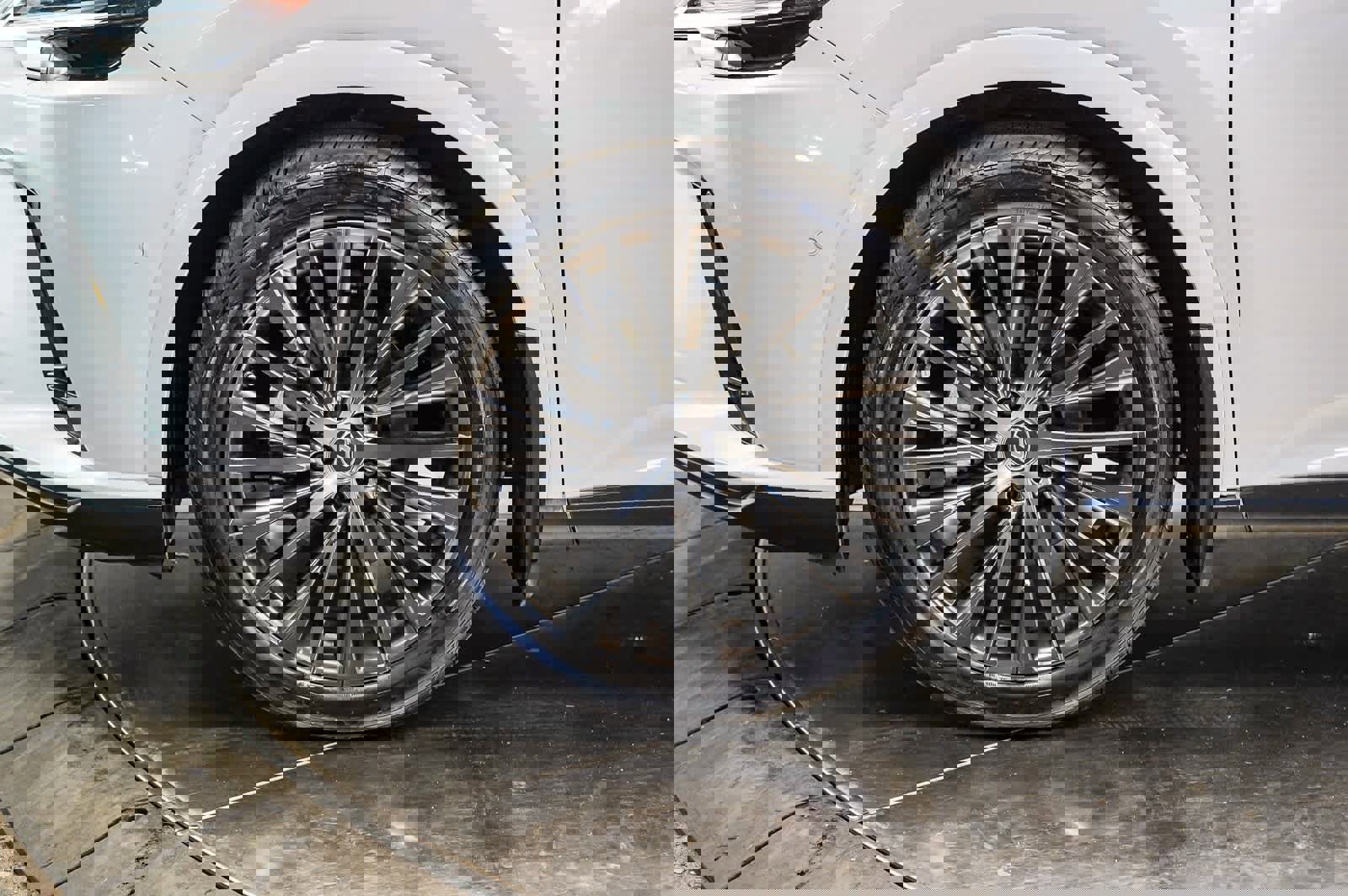 Used 2025 Lexus RX 450h Luxury w/ Convenience Package image 9