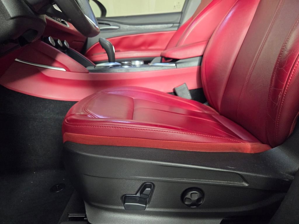 Used 2020 Alfa Romeo Stelvio image 13