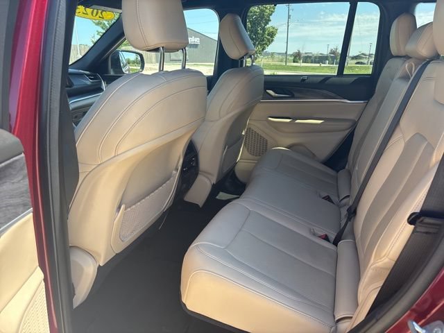 Used 2023 Jeep Grand Cherokee Limited w/ Luxury Tech Group II AWD/4WD image 19