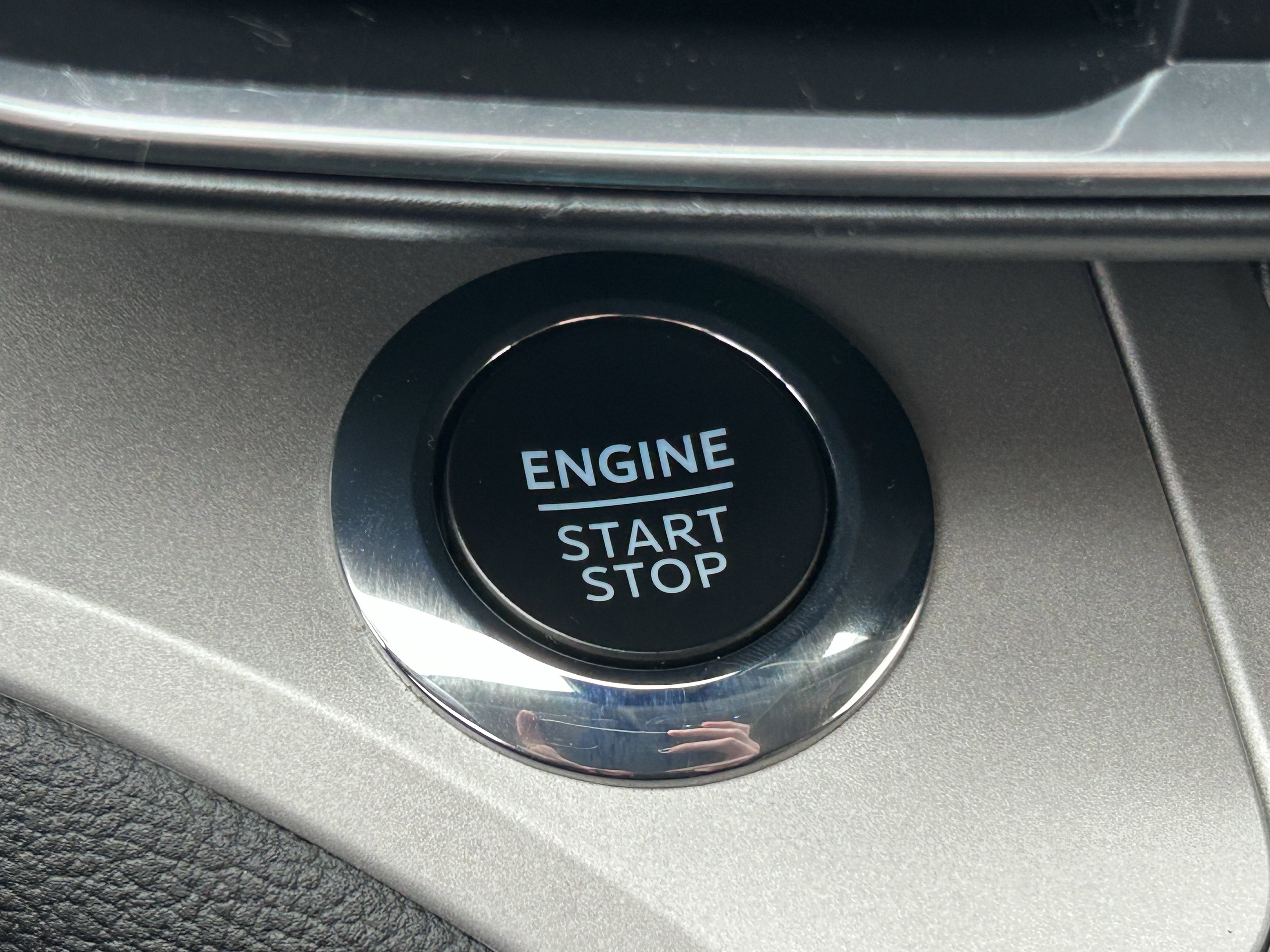 Used 2023 Ford Explorer XLT w/ Equipment Group 202A image 29