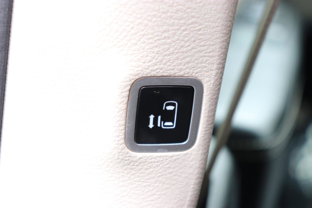 Used 2023 Chrysler Pacifica Touring-L image 31