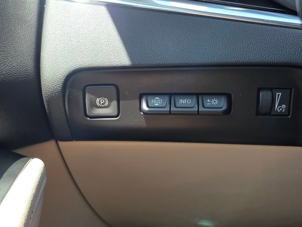 Used 2023 Buick Enclave Avenir w/ Avenir Technology Package AWD/4WD image 33