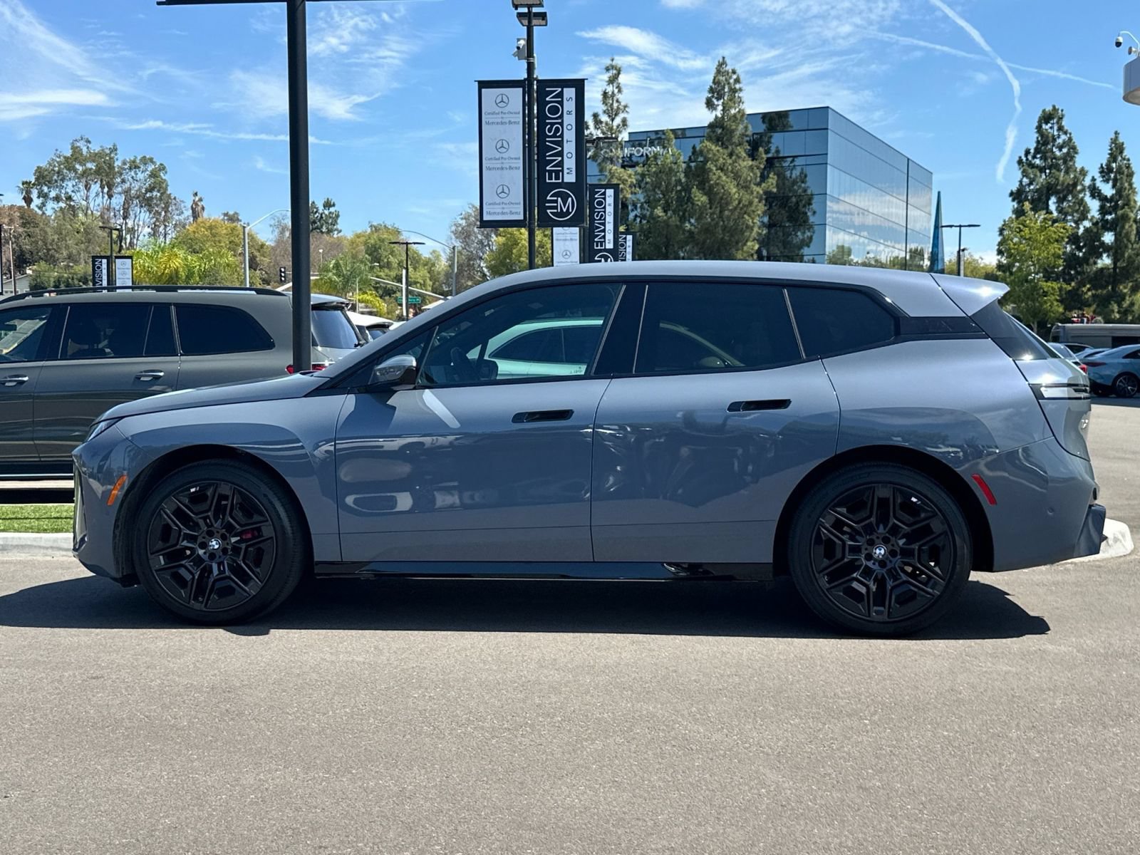 Used 2026 BMW iX xDrive60 w/ M Sport Package AWD/4WD image 6