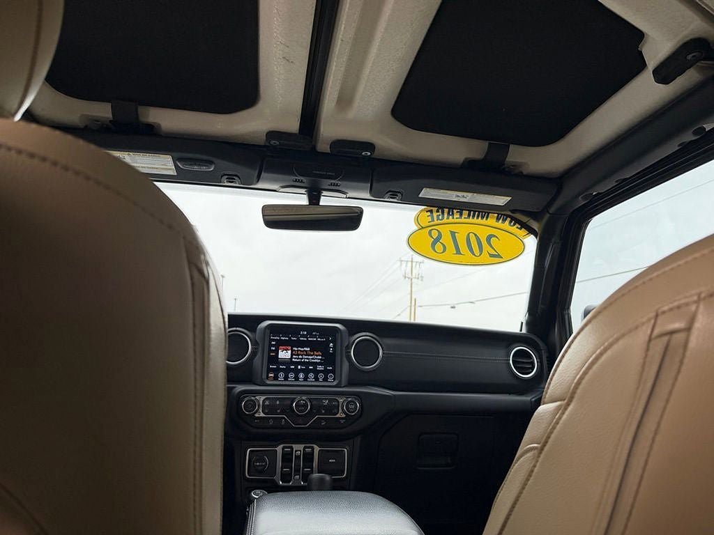 Used 2018 Jeep Wrangler Unlimited Sahara AWD/4WD image 13