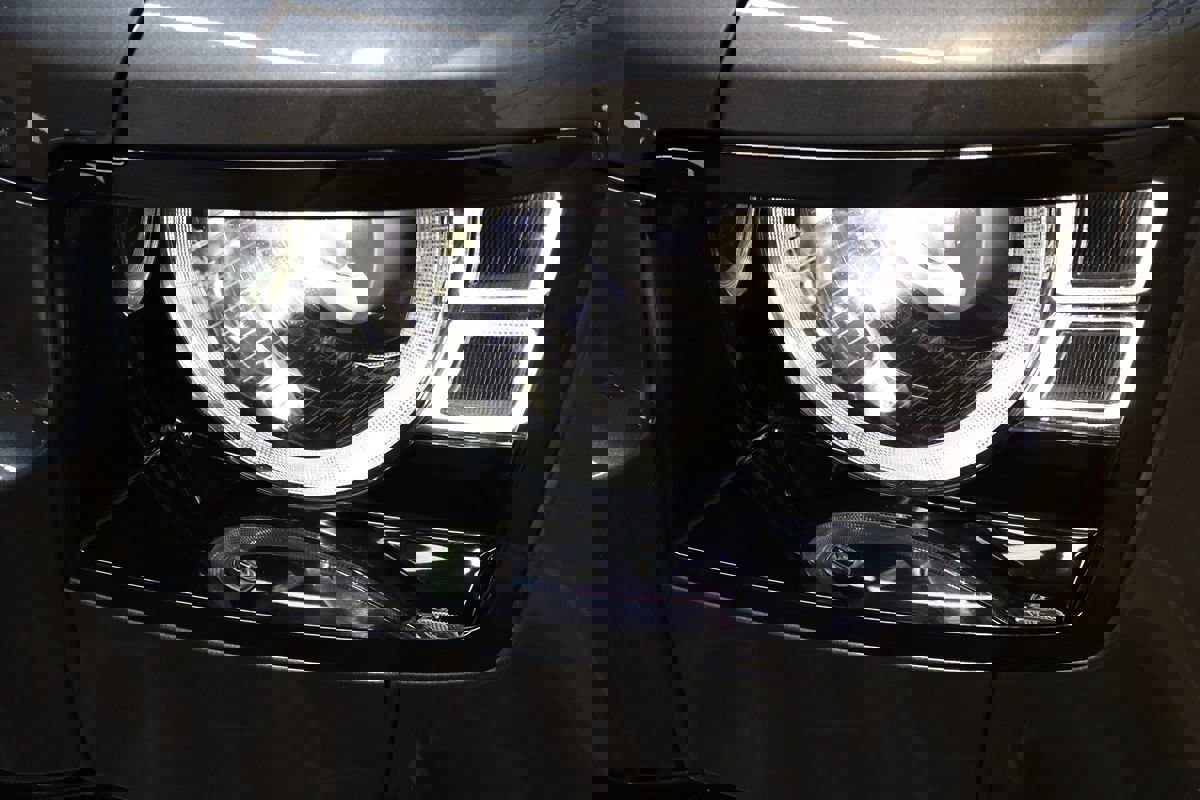 Used 2023 Land Rover Defender 130 X-Dynamic SE image 15