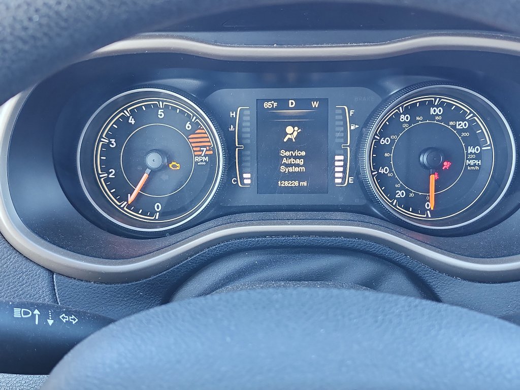 Used 2016 Jeep Cherokee Sport image 16