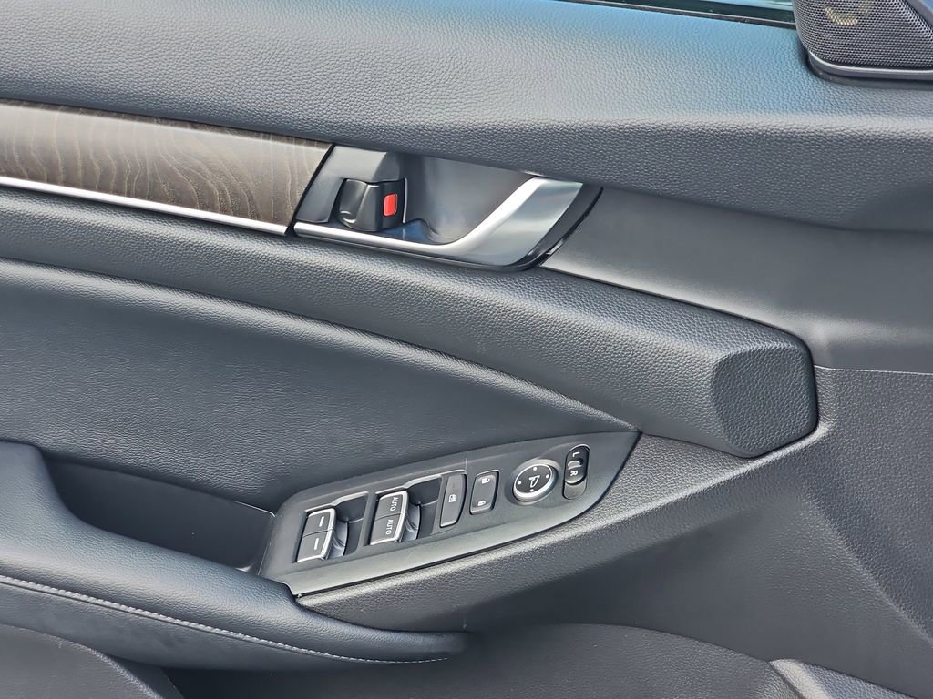 Used 2018 Honda Accord EX image 29