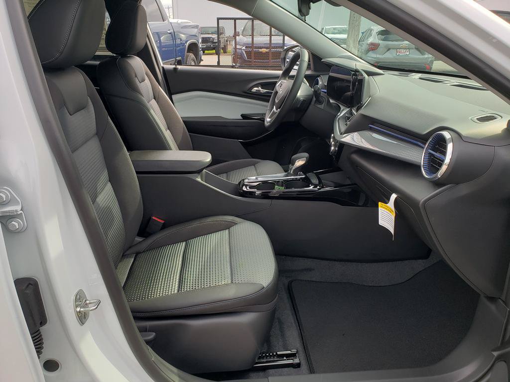 New 2026 Chevrolet Trax LT w/ Sunroof Package FWD image 22