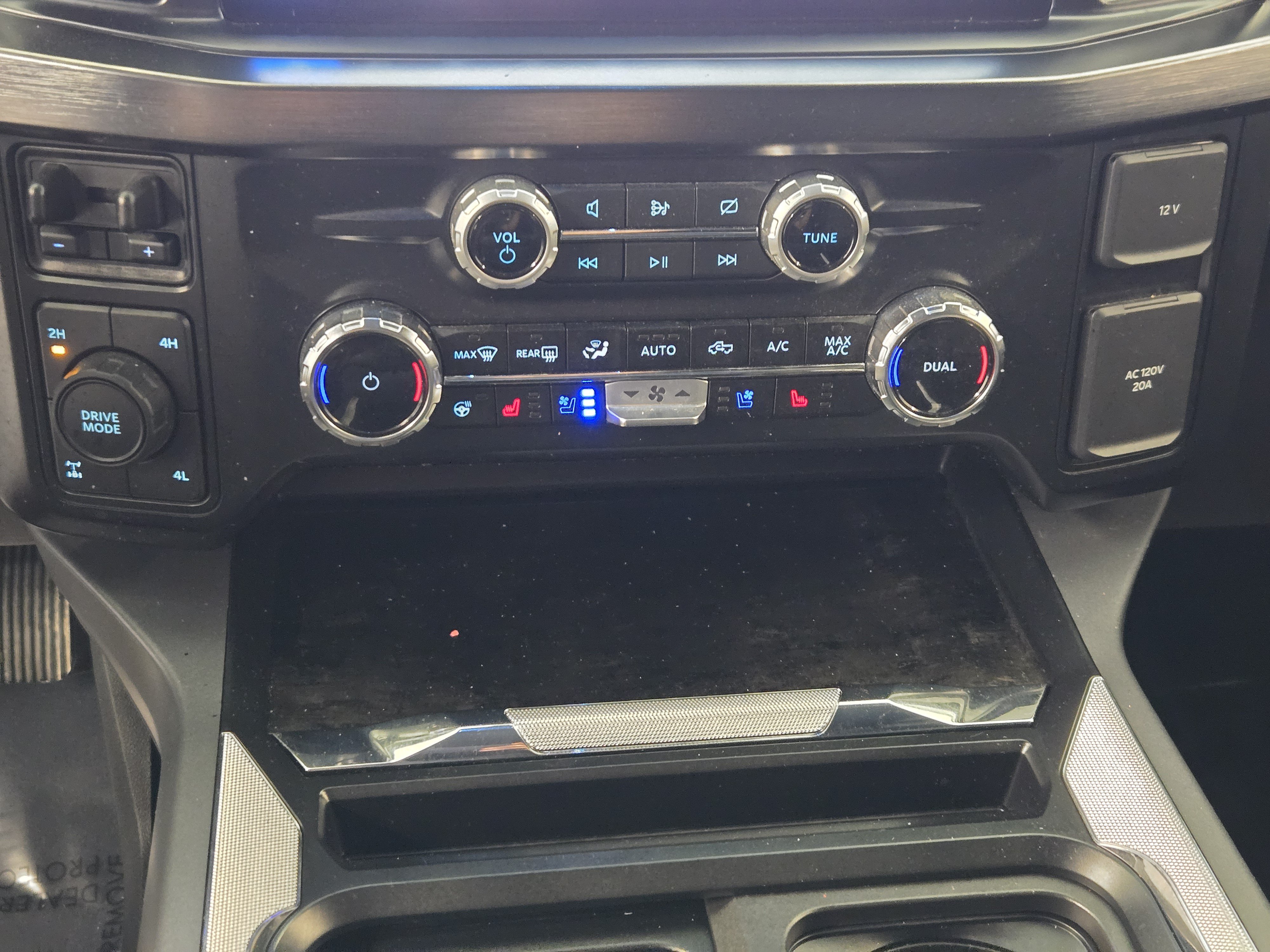 Certified 2024 Ford F250 Lariat w/ Lariat Ultimate Package AWD/4WD image 19
