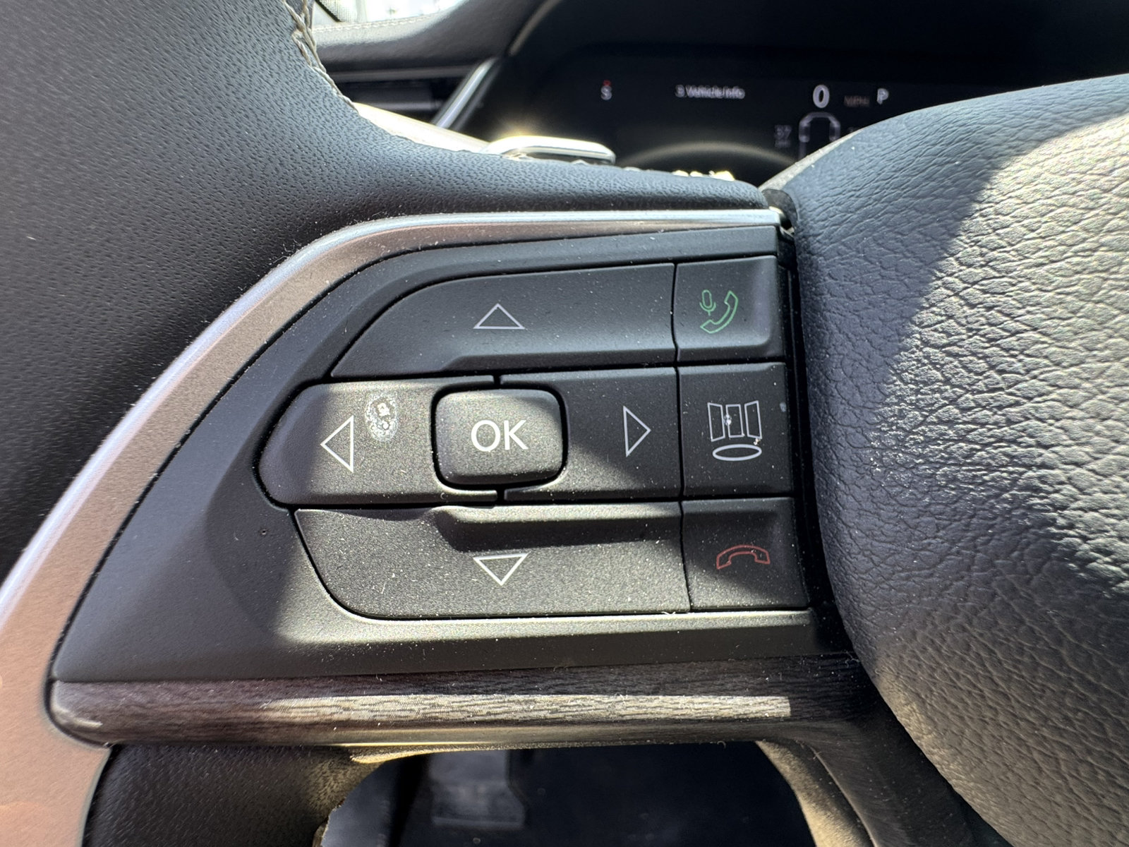 Used 2024 Jeep Grand Cherokee L Limited RWD image 31
