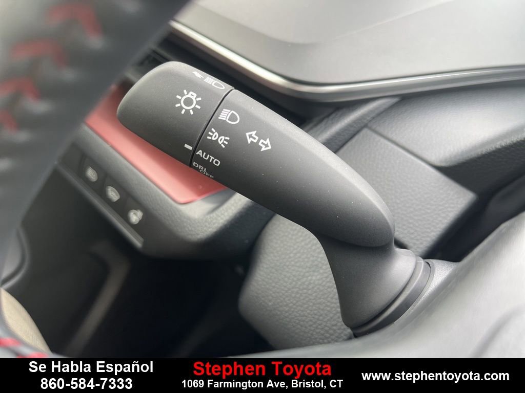 New 2025 Toyota Prius Plug-In Hybrid image 16