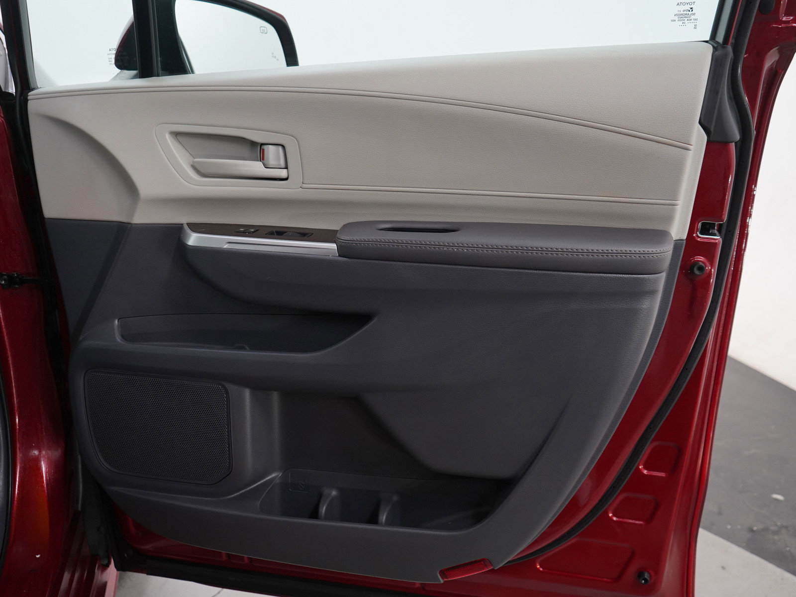 Used 2024 Toyota Sienna LE image 10