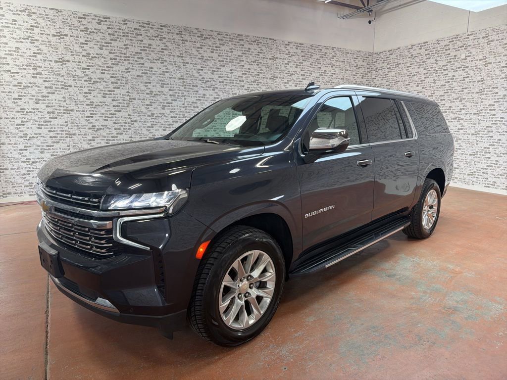 Used 2023 Chevrolet Suburban Premier image 3