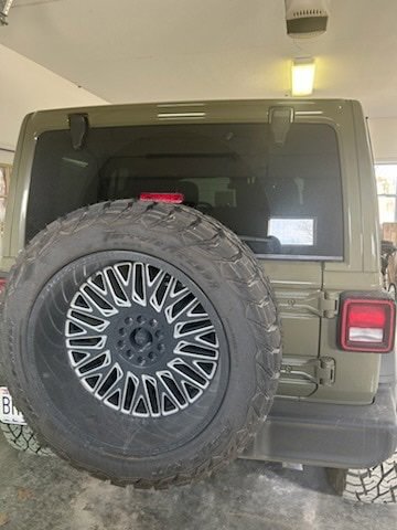 Used 2025 Jeep Wrangler Sport S image 8