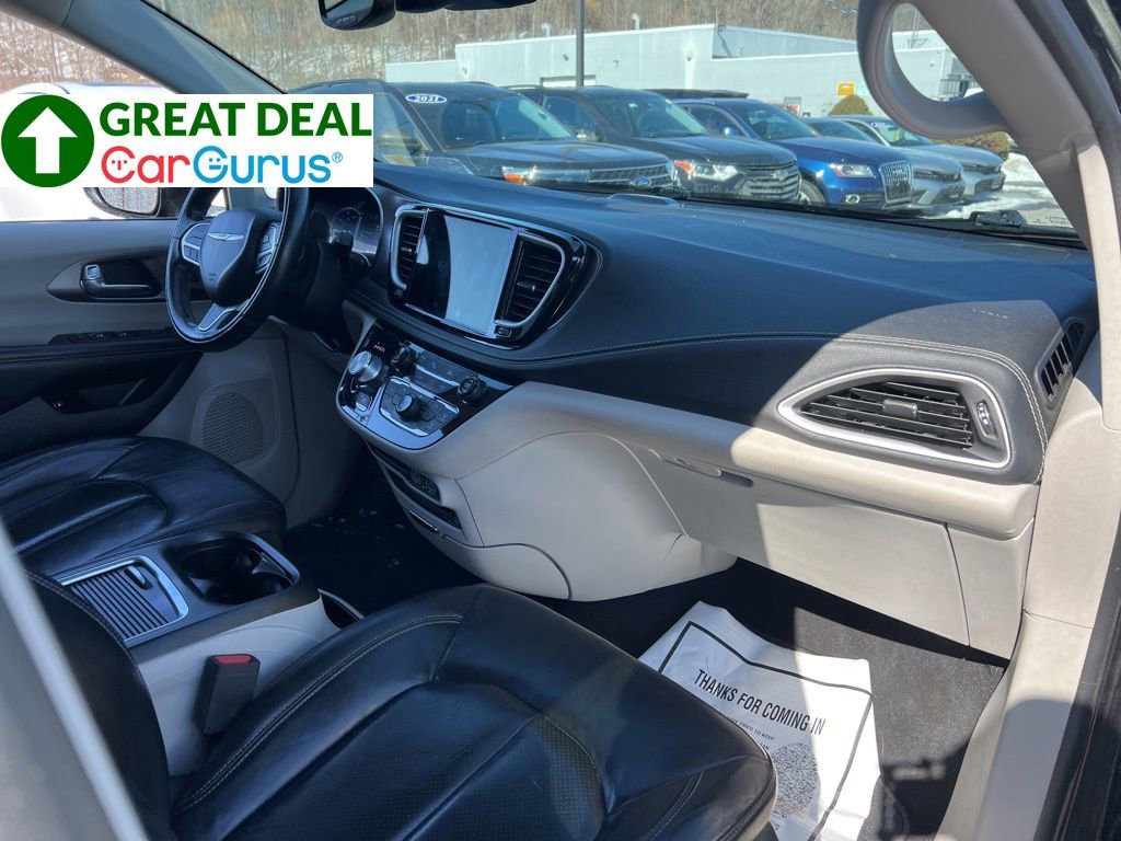 Used 2022 Chrysler Pacifica Touring-L w/ Uconnect Theater Family Group FWD image 29