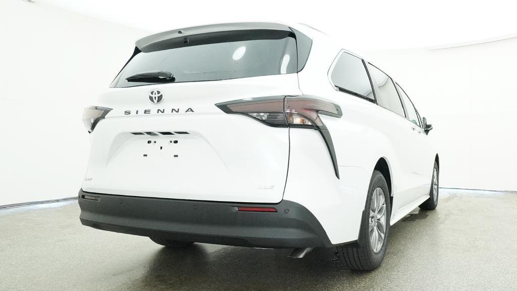 New 2026 Toyota Sienna XLE FWD image 21