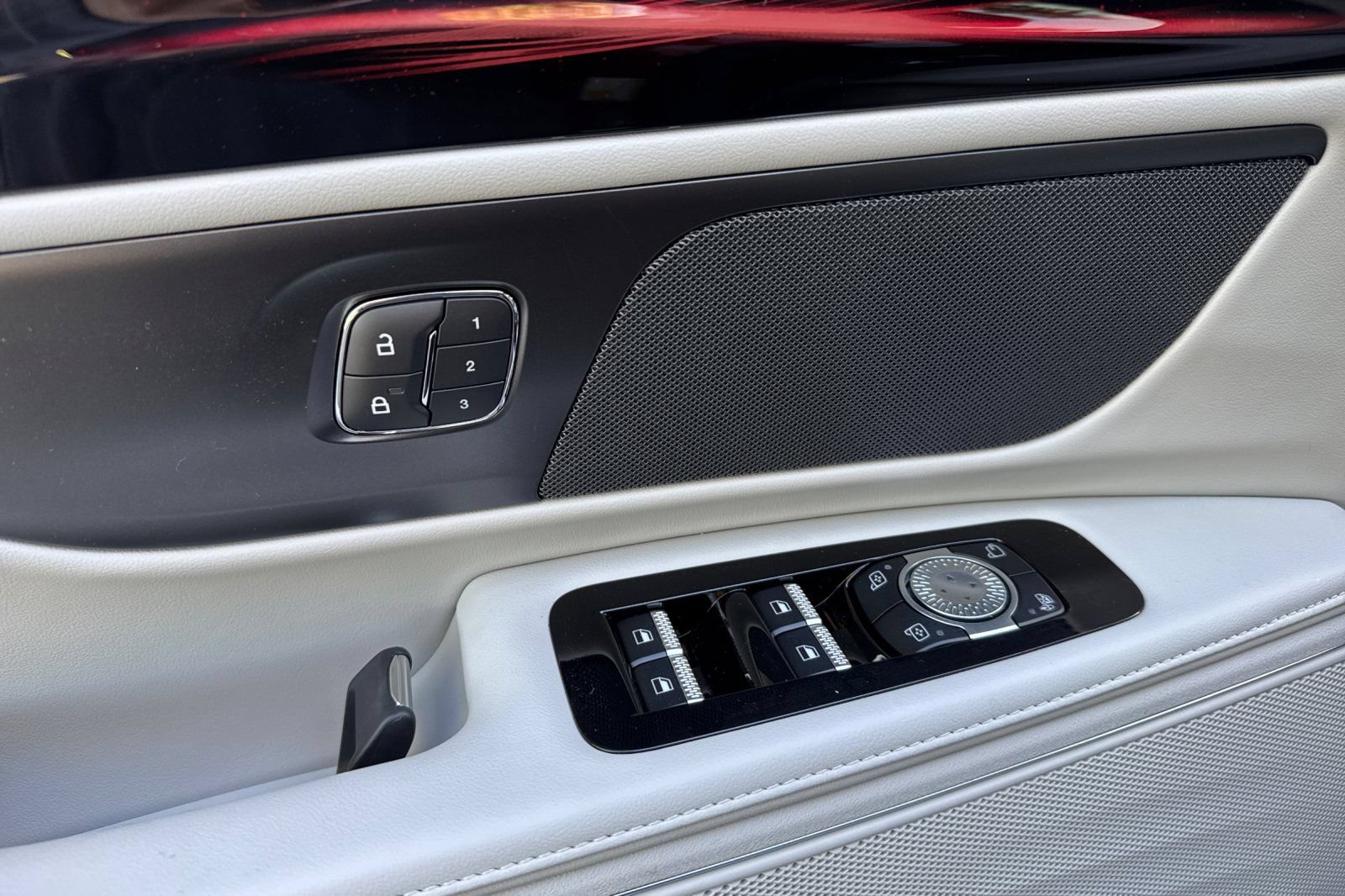New 2026 Lincoln Nautilus Premier w/ Jet Appearance Package AWD/4WD image 8