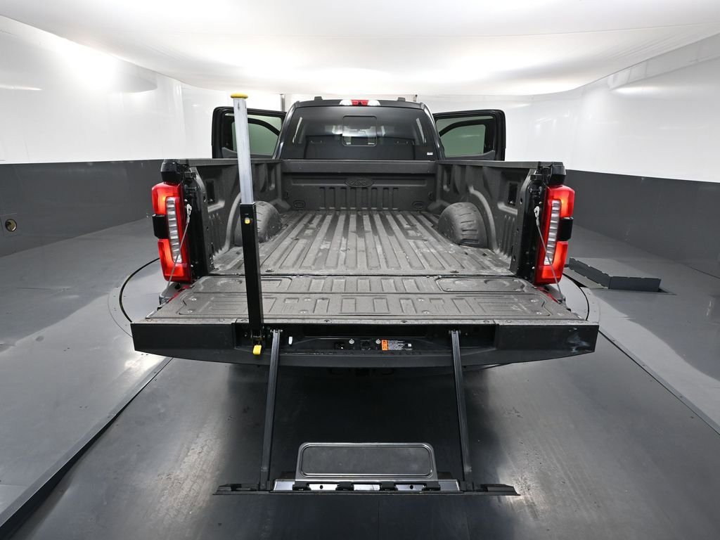Used 2024 Ford F250 Lariat w/ Black Appearance Package image 41