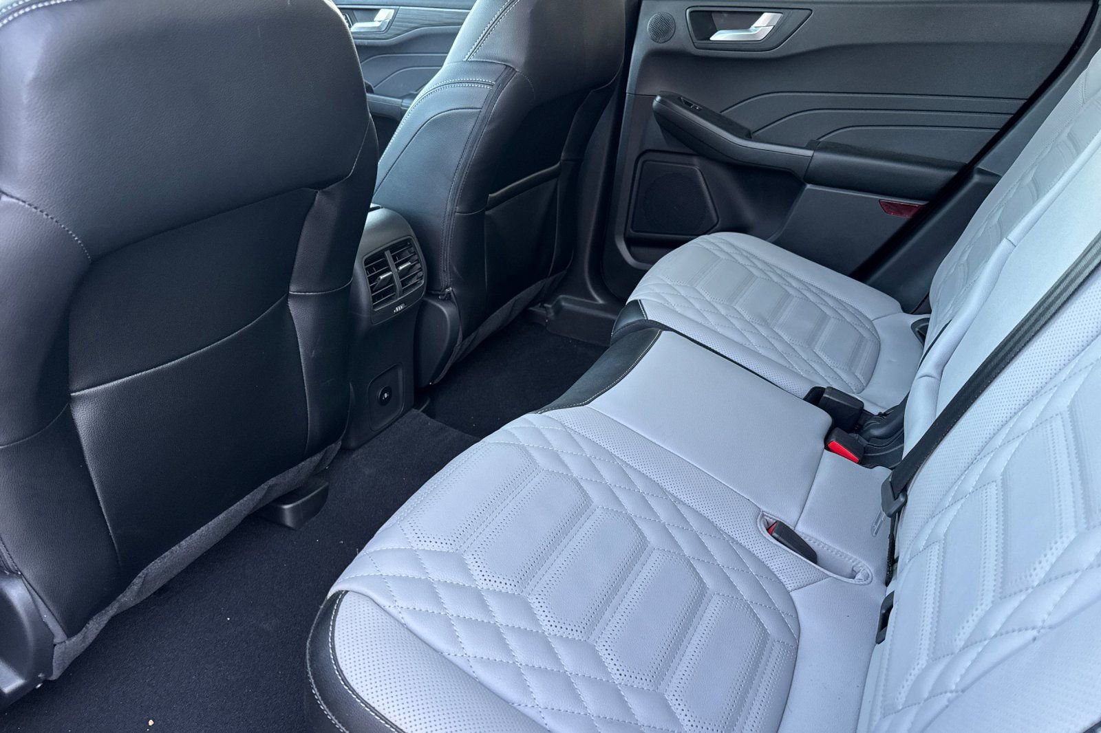 Used 2024 Ford Escape SE w/ PHEV Premium Package image 12