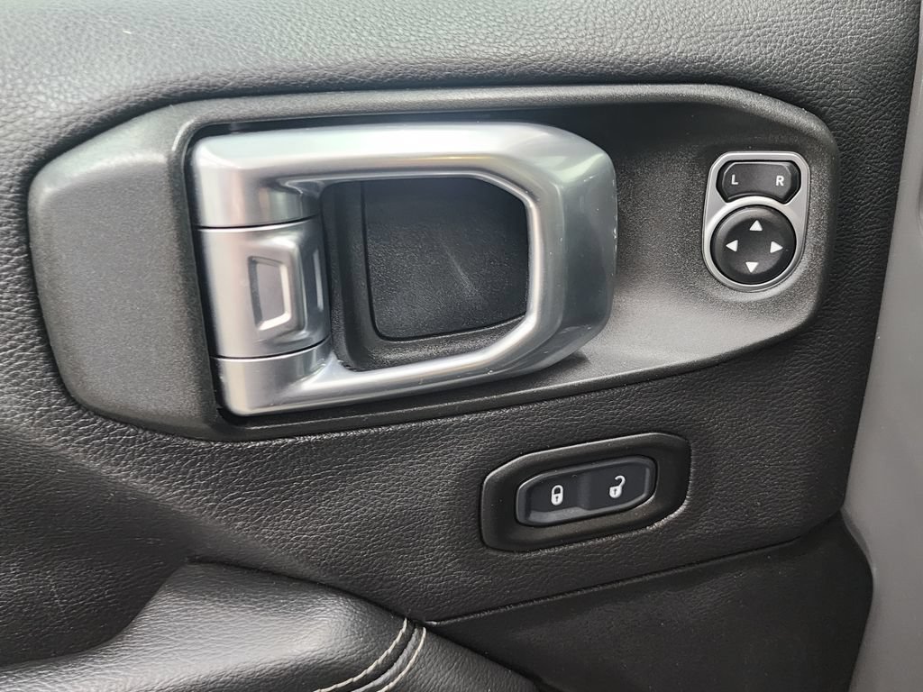 Used 2020 Jeep Wrangler Unlimited Sahara w/ Uconnect 4C Nav & Sound Group AWD/4WD image 10