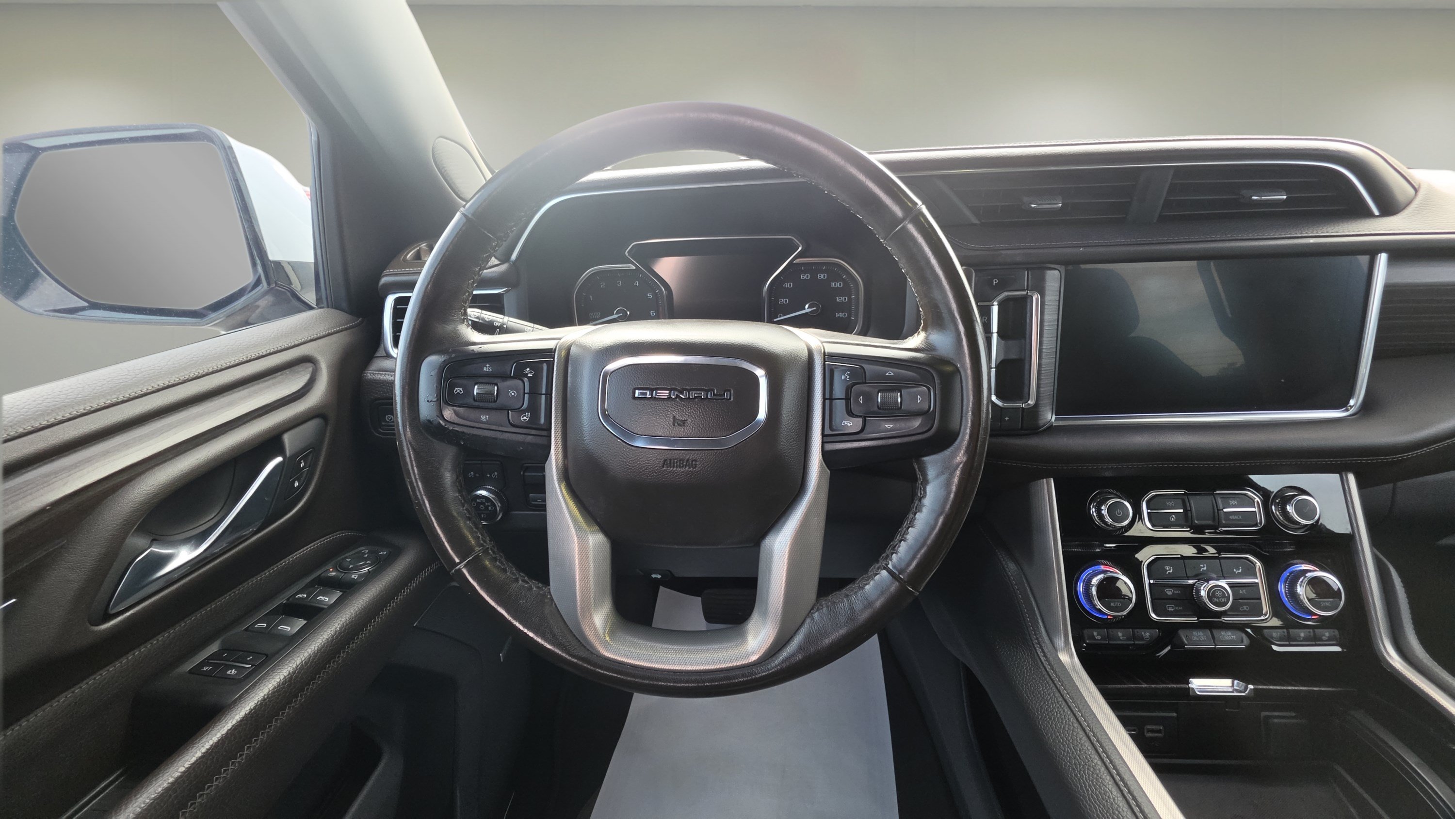 Used 2021 GMC Yukon Denali w/ Advanced Technology Package RWD image 10